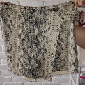 Zara Cream and Black Reptile skort